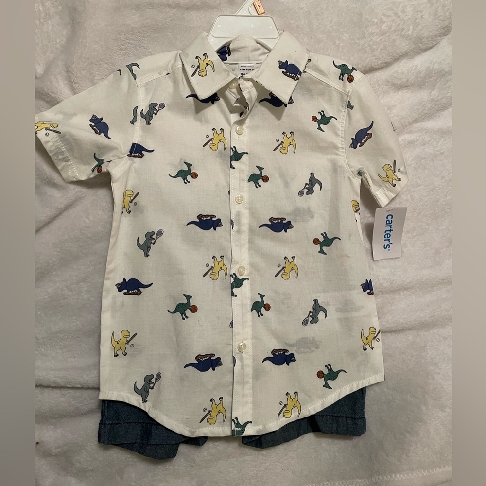 NWT Carter’s 3T Outfit
Button Up Short Sleeve Shirt With Dinosaurs
Blue Shorts